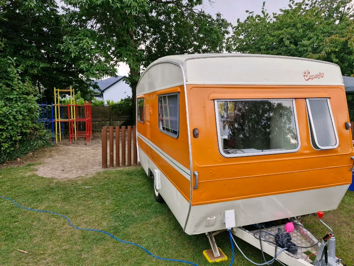 Vintage caravan - Image 1