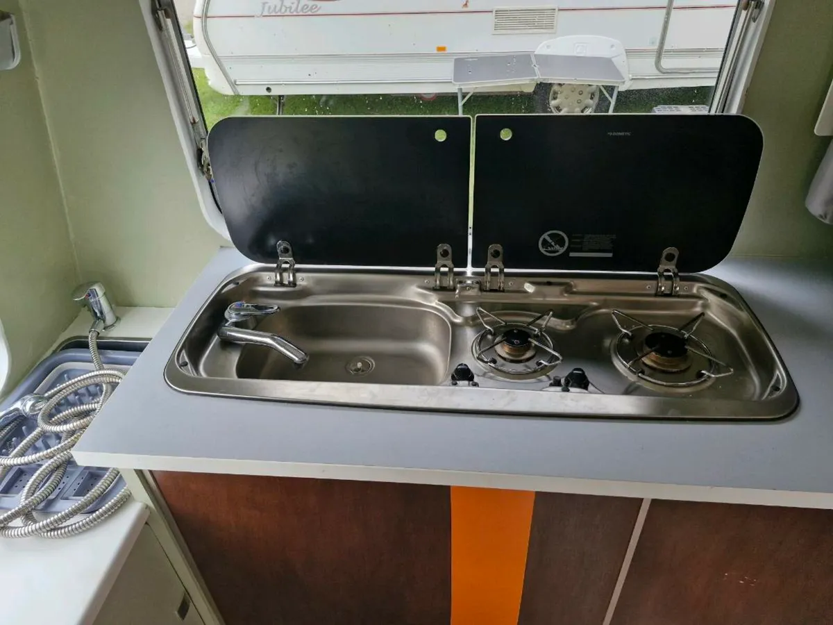 Vintage caravan - Image 3