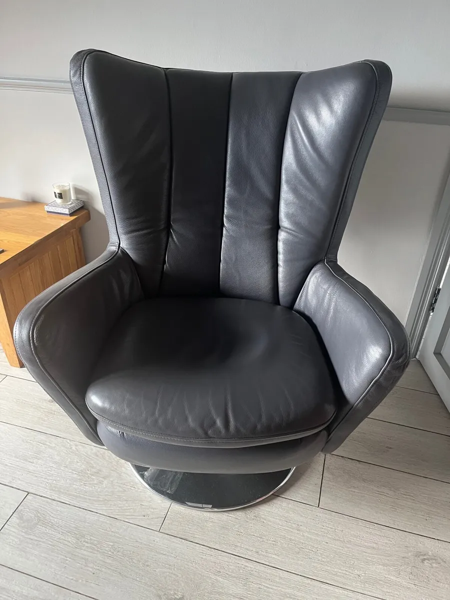2 Grey swivel chairs - Image 1