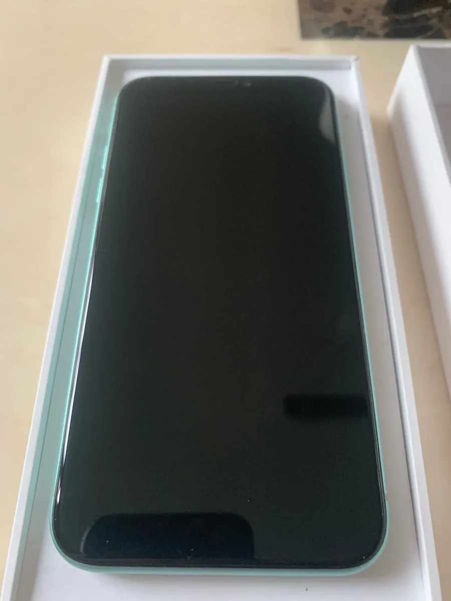 iPhone 11 256Gb Green - Image 2