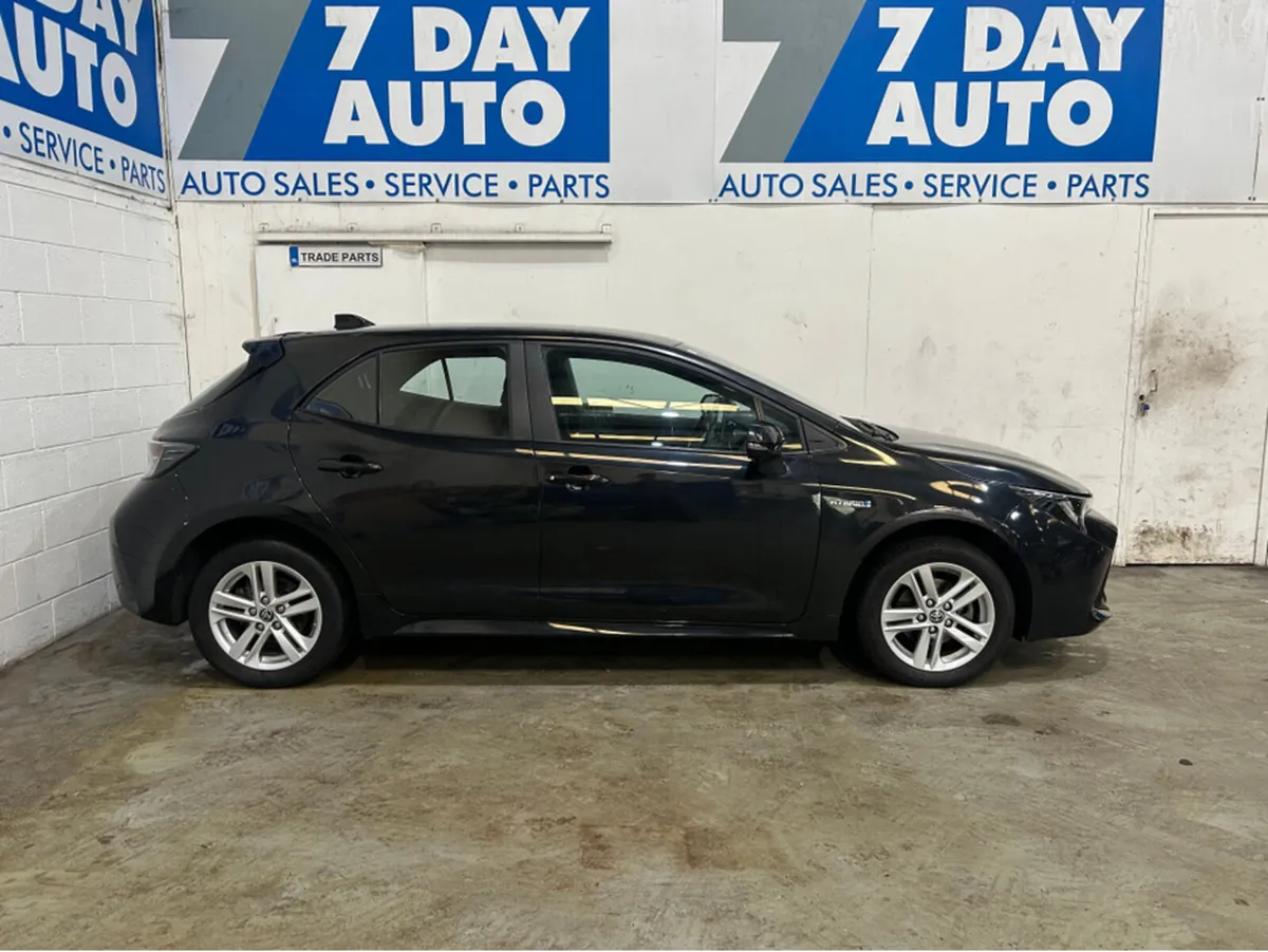 Toyota Corolla HYBRID LUNA H/B 4DR AUTO - Image 3