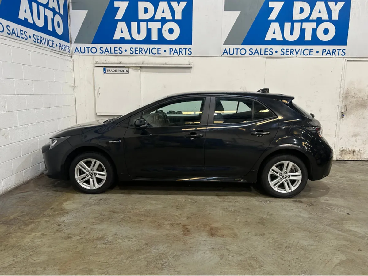 Toyota Corolla HYBRID LUNA H/B 4DR AUTO - Image 4