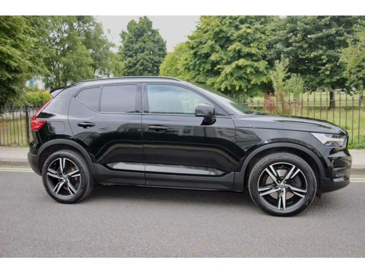 Volvo XC40 1.5 T4 R-design 208BHP 5Dr Auto - Image 2