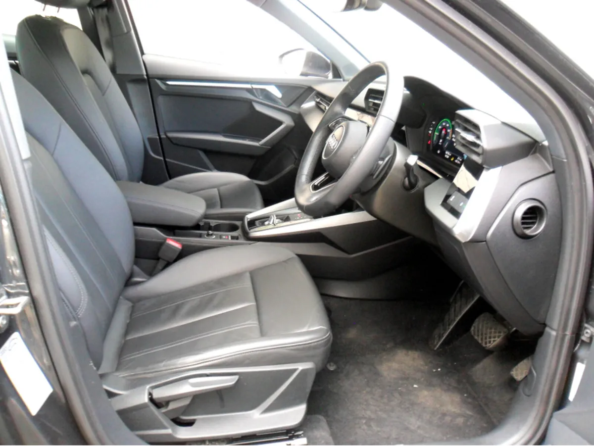 Audi A3 40-TFSI  PHEW  1.4 PHEW AUTO - Image 2