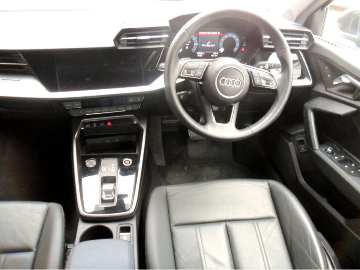 Audi A3 40-TFSI  PHEW  1.4 PHEW AUTO - Image 3