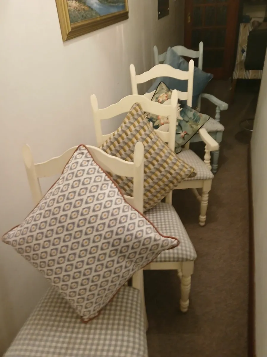 Chairs lot of (4)...with cushions ..vintage delive - Image 3