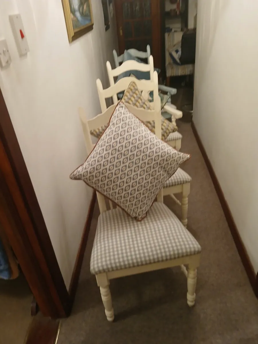 Chairs lot of (4)...with cushions ..vintage delive - Image 4