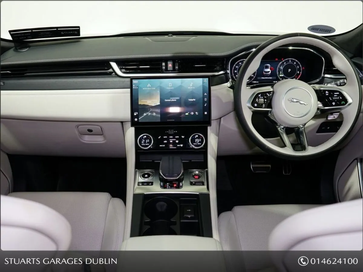 Jaguar F- PACE  r-dynamic HSE Exterior Black Pack - Image 4