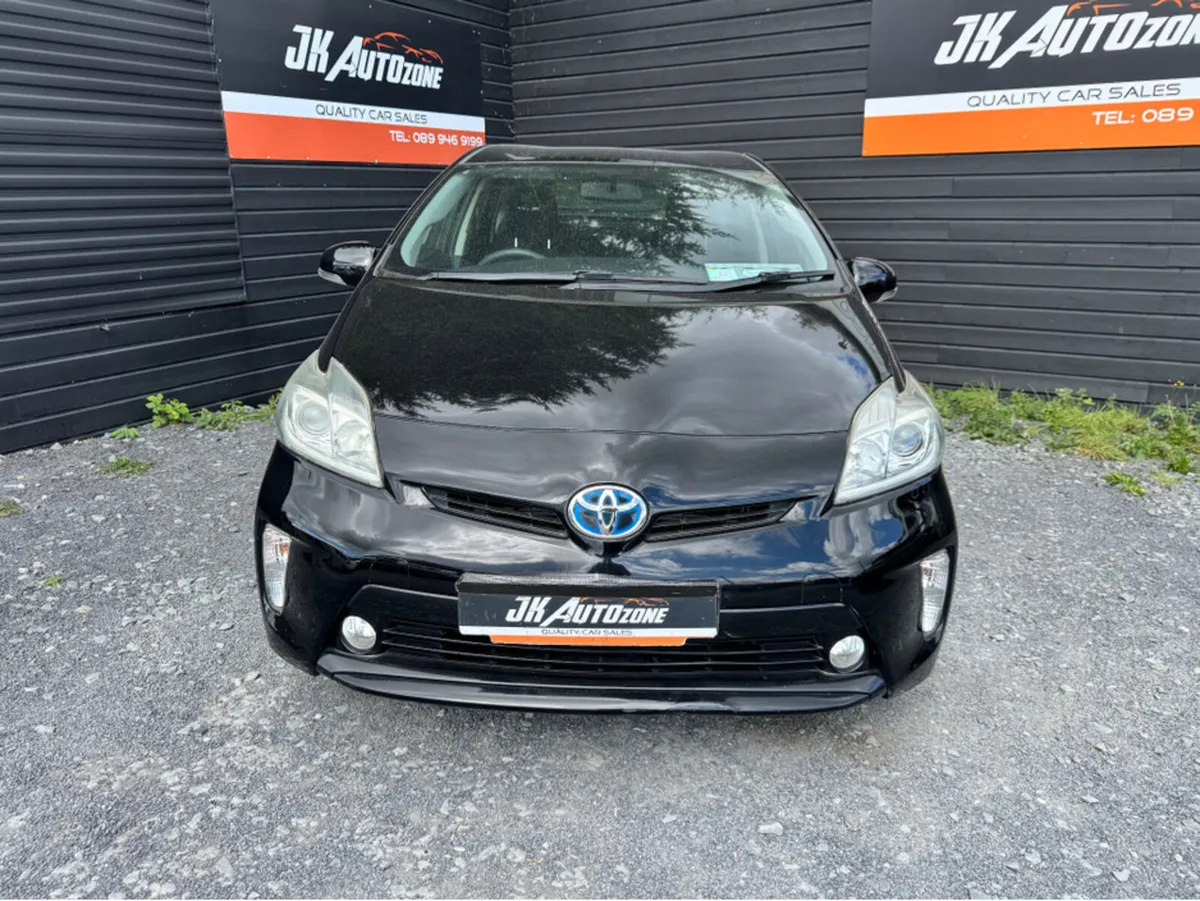 Toyota Prius 1.8 HYBRID  5DR AUTO - Image 2