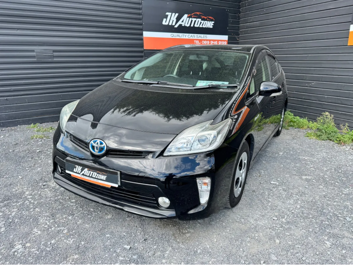 Toyota Prius 1.8 HYBRID  5DR AUTO - Image 3