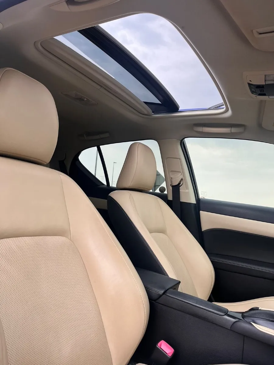 Lexus CT 200h 2015 - Image 2