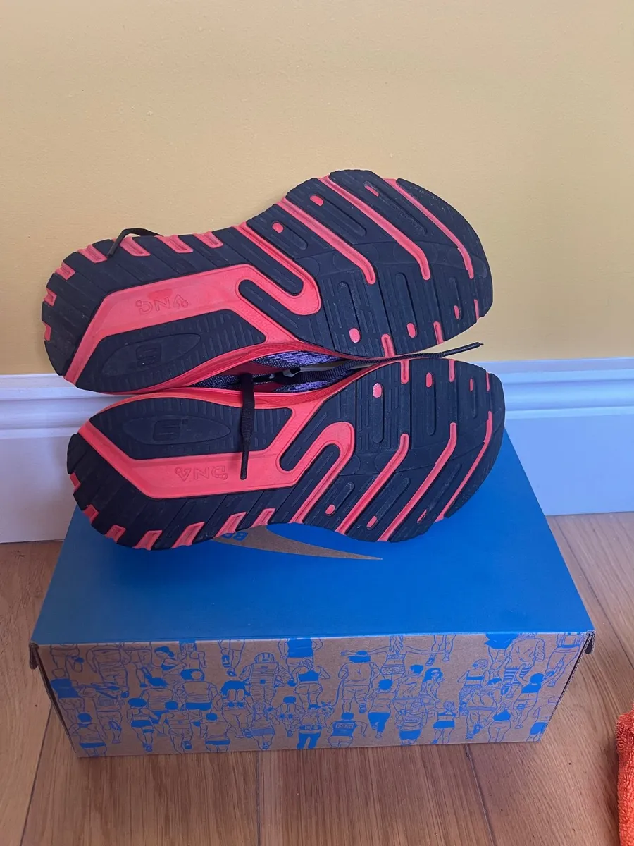 Brooks Women’s Launch GTS 9 Size 4 - Image 2