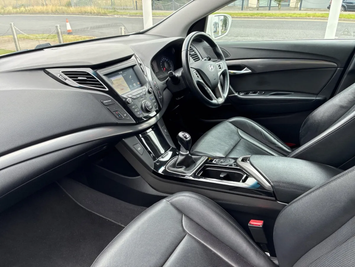 Hyundai i40 EXECUTIVE 4DR - Image 3
