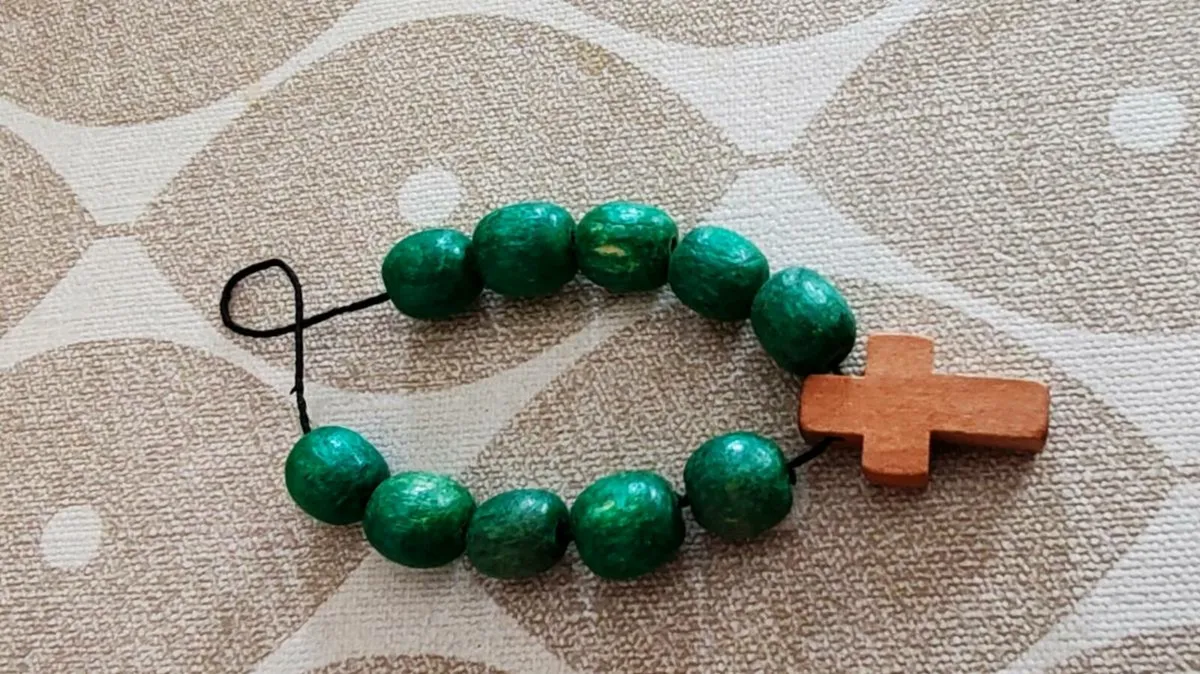 Cross and beads - Image 1