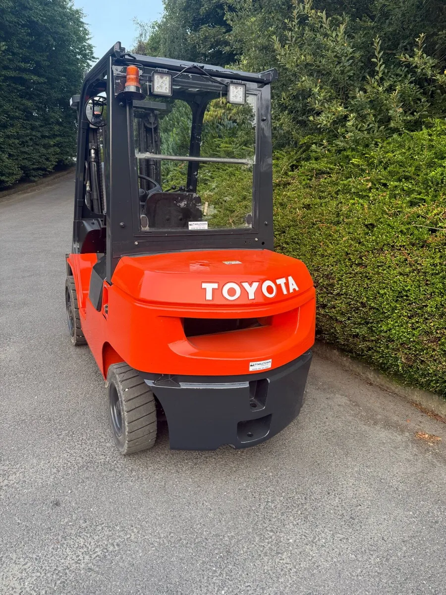 Forklift - Image 2