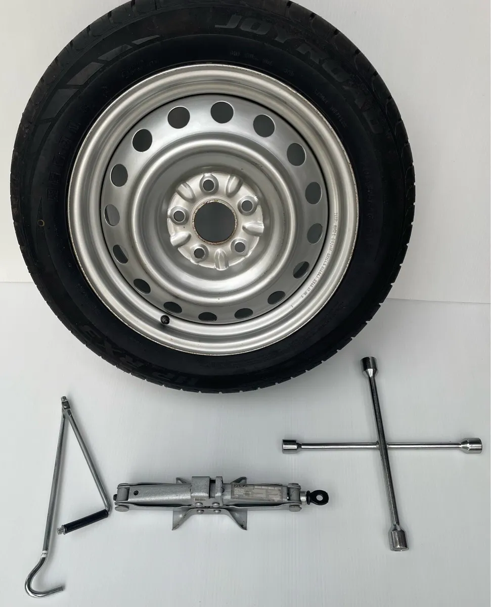Honda Civic spare wheel with jack and wheel brace - Image 3