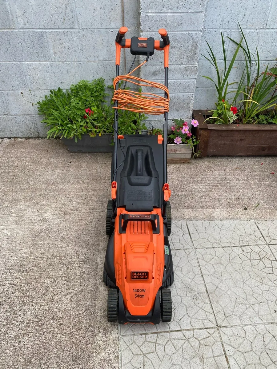 Like new BLACK+DECKER 1400w 40L 34cm - Image 1