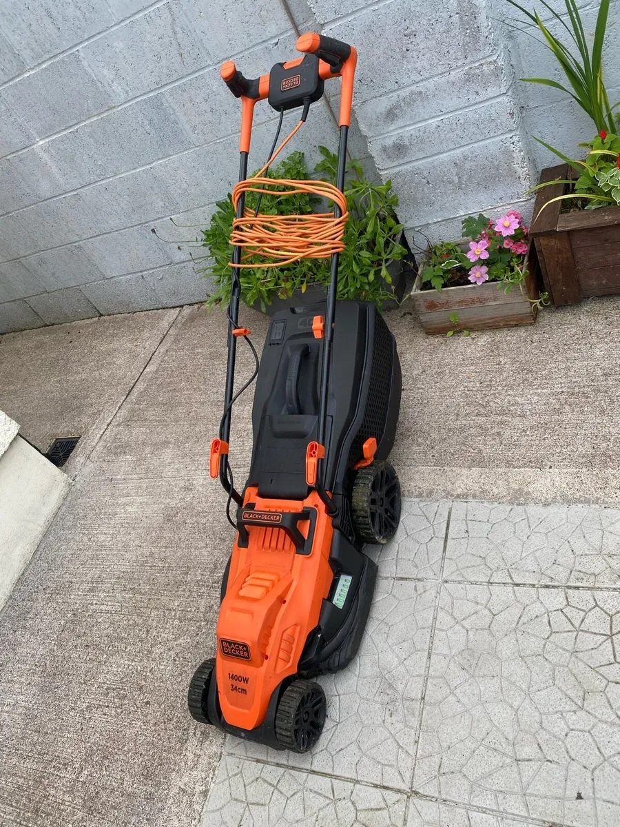 Like new BLACK+DECKER 1400w 40L 34cm - Image 2