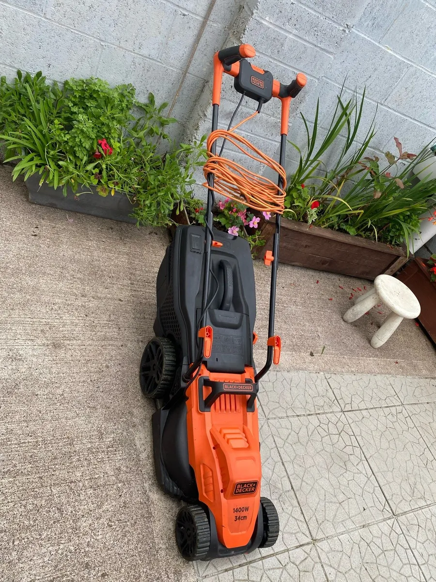 Like new BLACK+DECKER 1400w 40L 34cm - Image 3