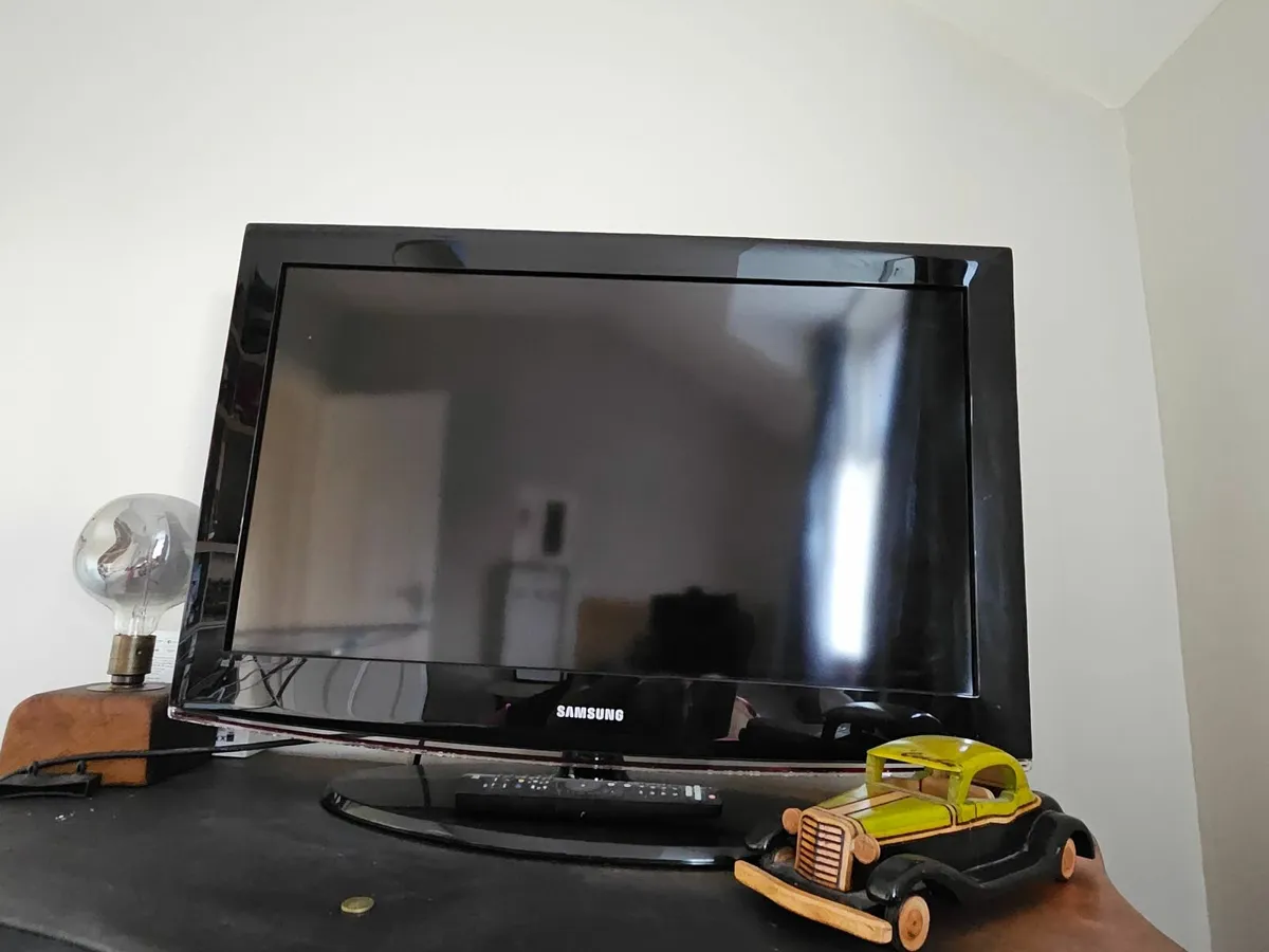 Samsung TV 30" - Image 1