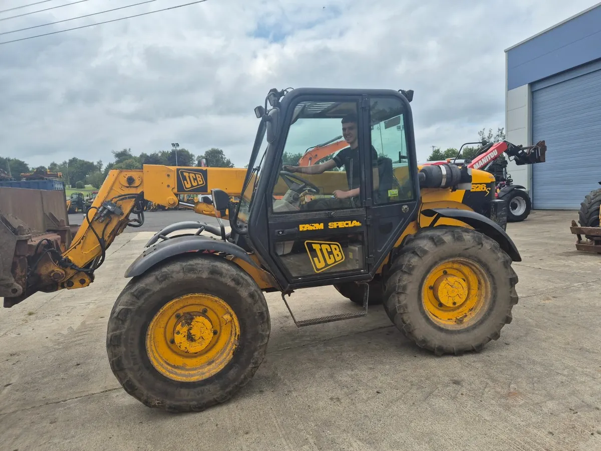 JCB 526s Year 2002 - Image 1