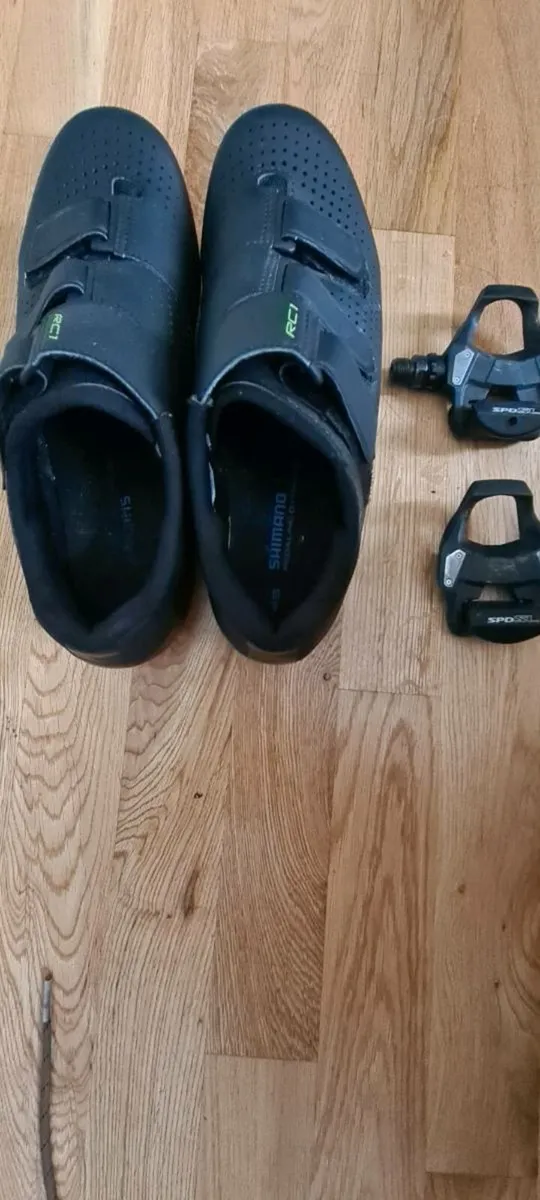 Shimano RC1 Cycling Shoes and Pedals - Image 2