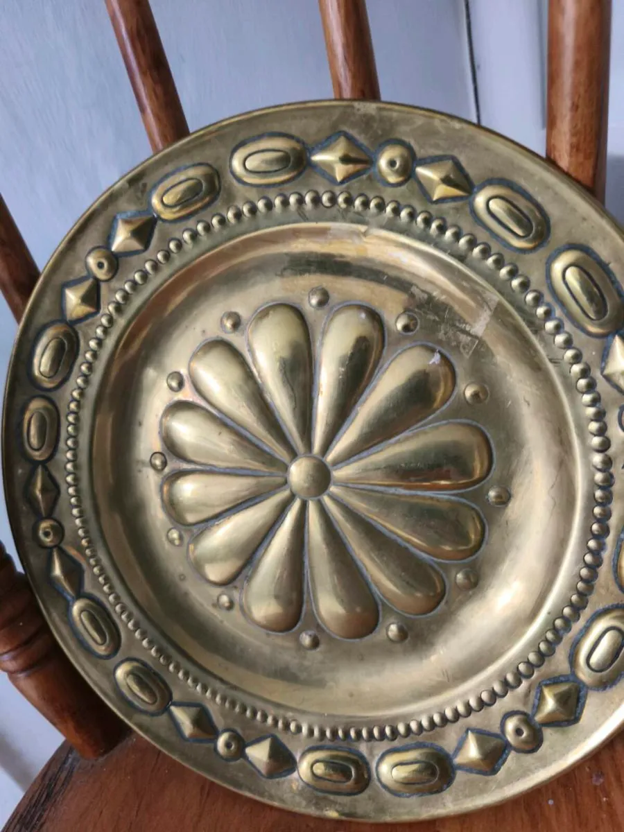 Gold metal decorative plaque/plate - Image 2