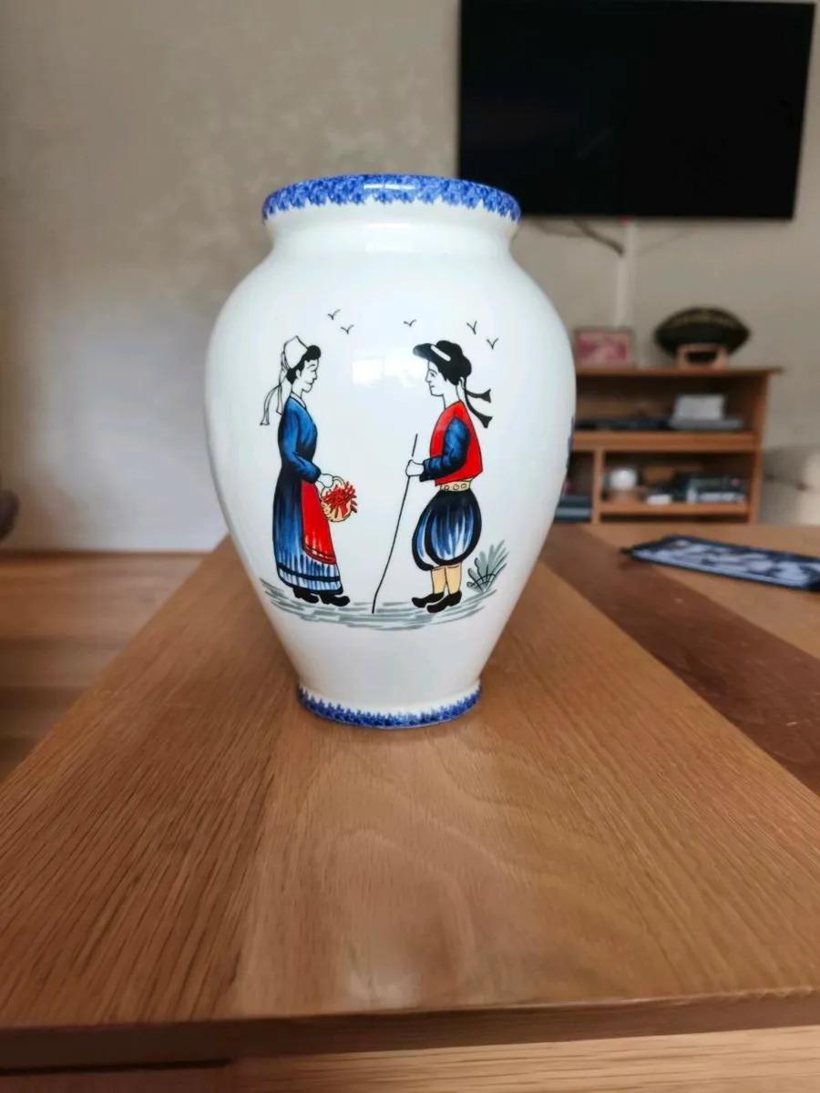 Hand painted Brittany vase - Image 1