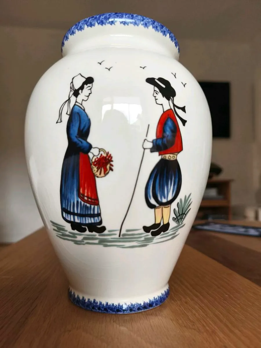 Hand painted Brittany vase - Image 2