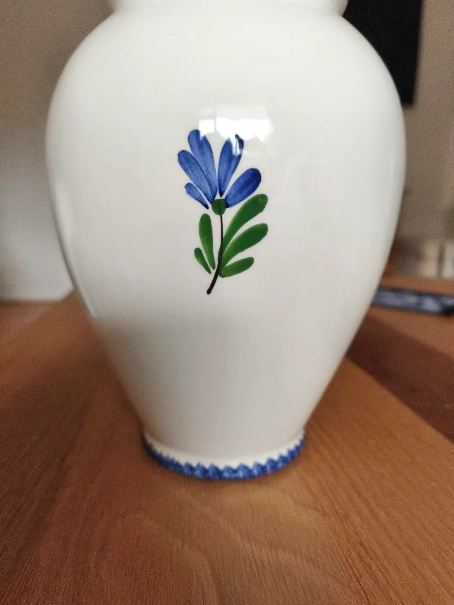 Hand painted Brittany vase - Image 4