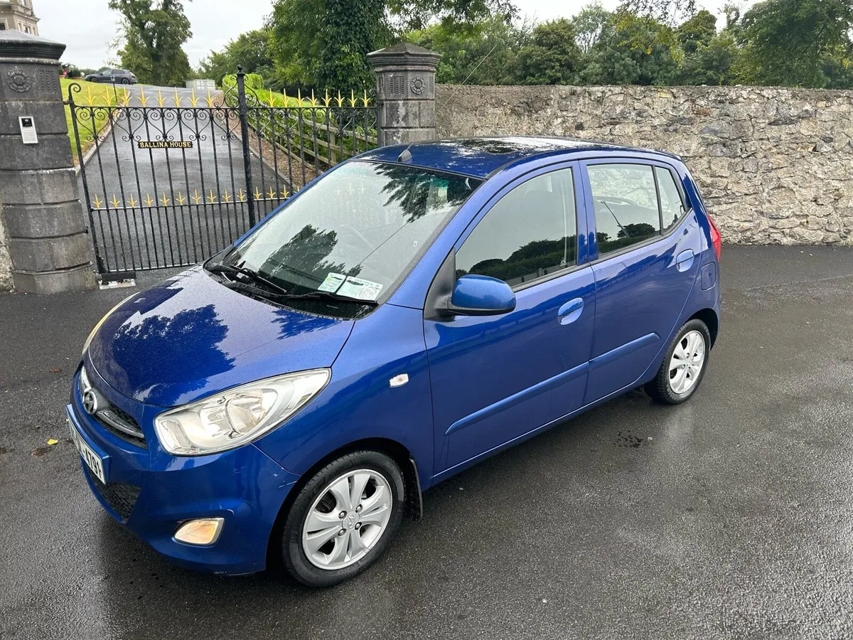 2014 Hyundai i10 Style 5dr, low miles - Image 1