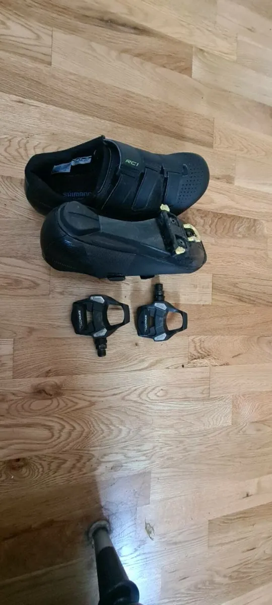 Shimano RC1 Cycling Shoes and Pedals - Image 1