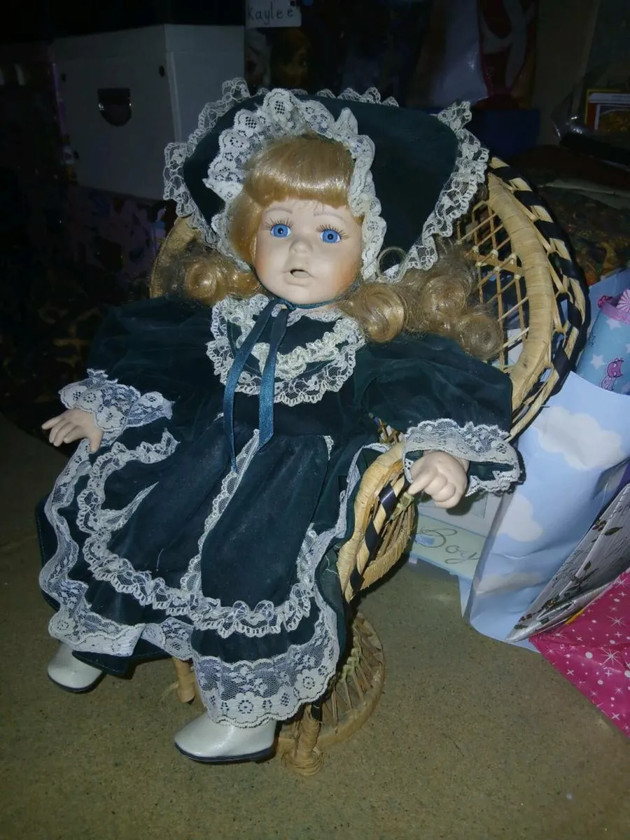 Porcelain doll - Image 1