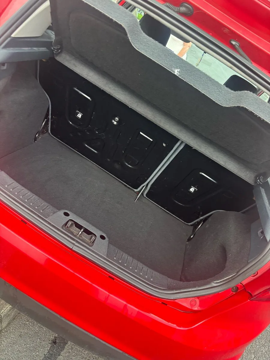 Ford Fiesta 2010 - Image 2
