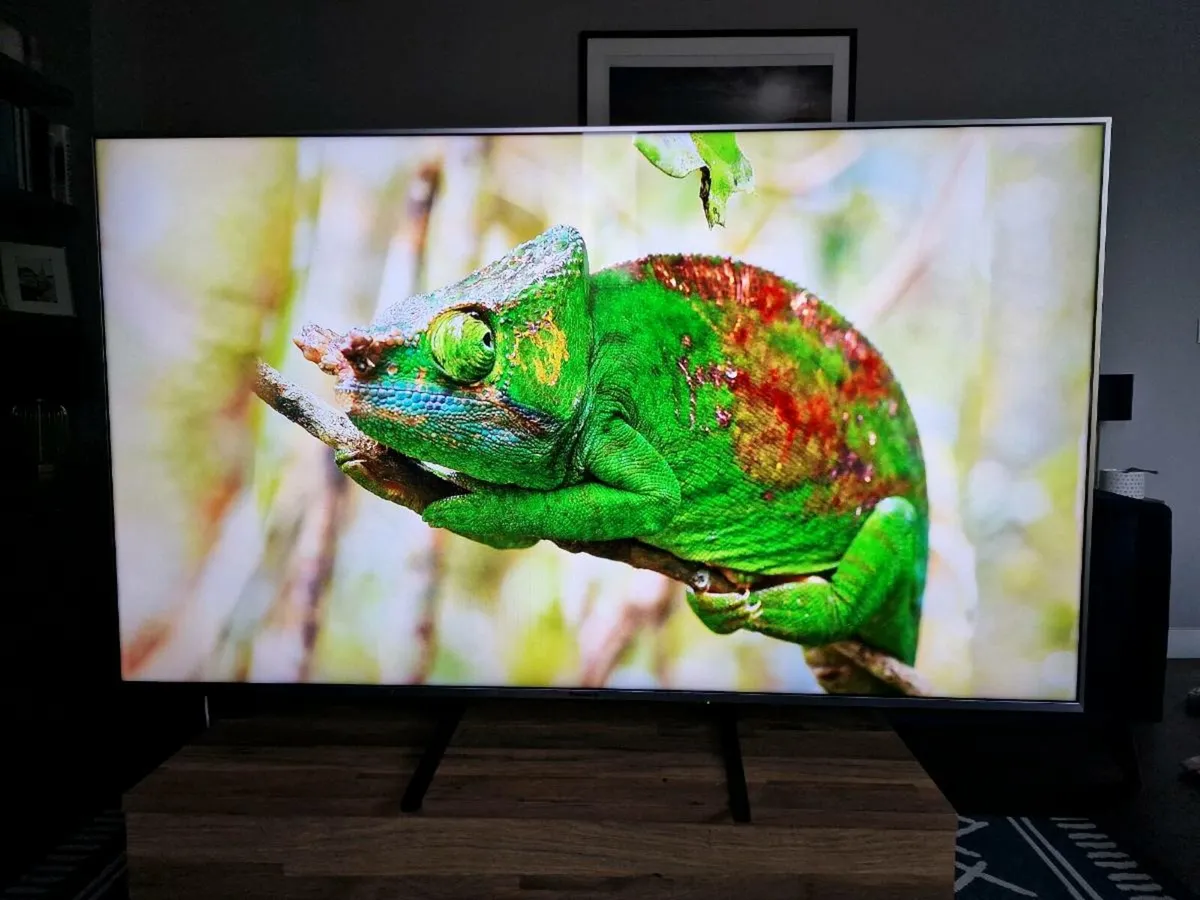 Panasonic 58" 4K Ultra HD Smart TV (Model: 58DX700 - Image 2