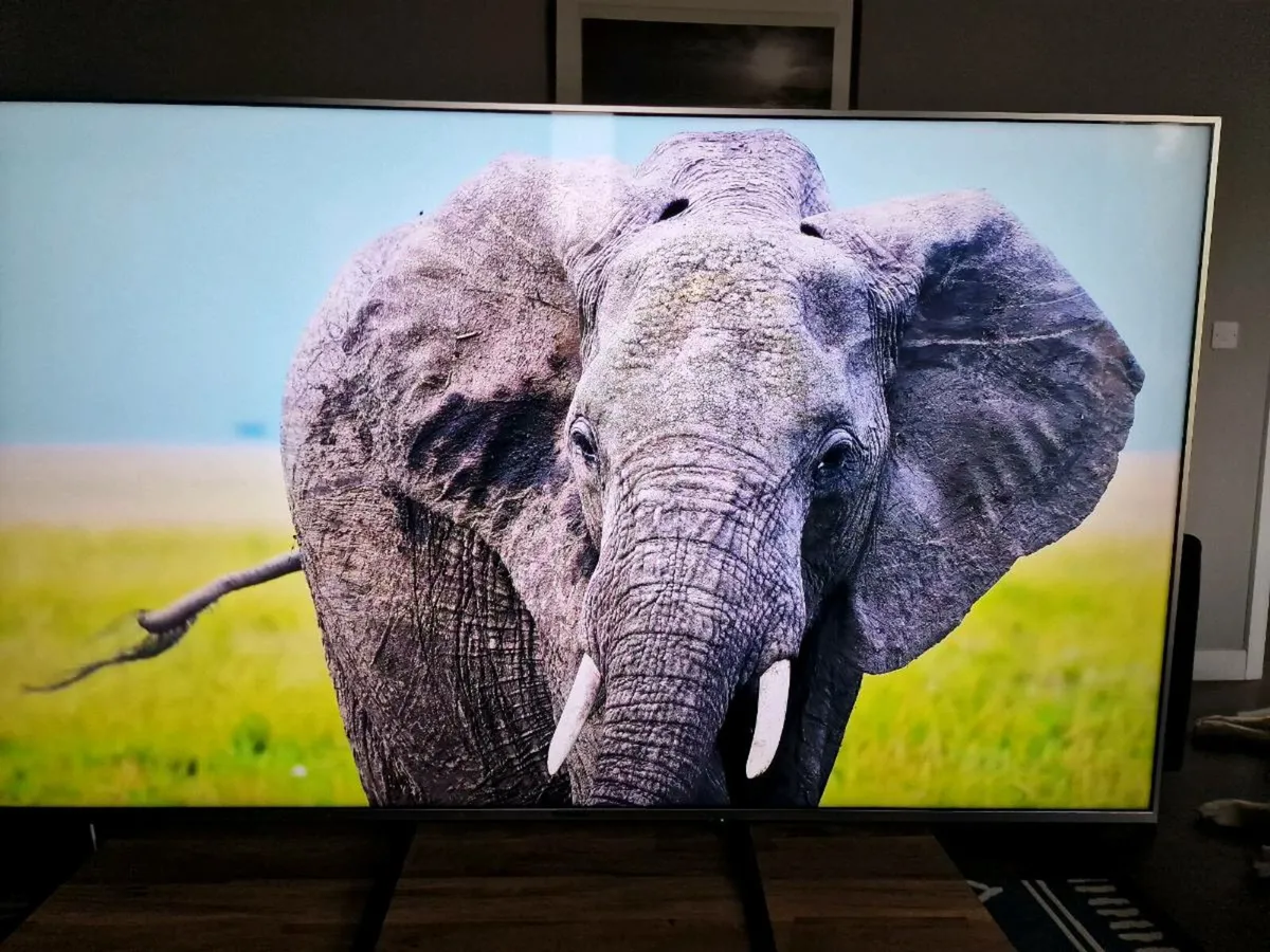 Panasonic 58" 4K Ultra HD Smart TV (Model: 58DX700 - Image 3