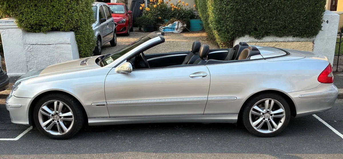 Mercedes-Benz CLK ‘06 automatic convertible 156km - Image 1