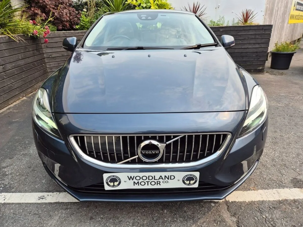 Volvo V40 1.5 T3 Auto/ Classic Inscription With P - Image 4