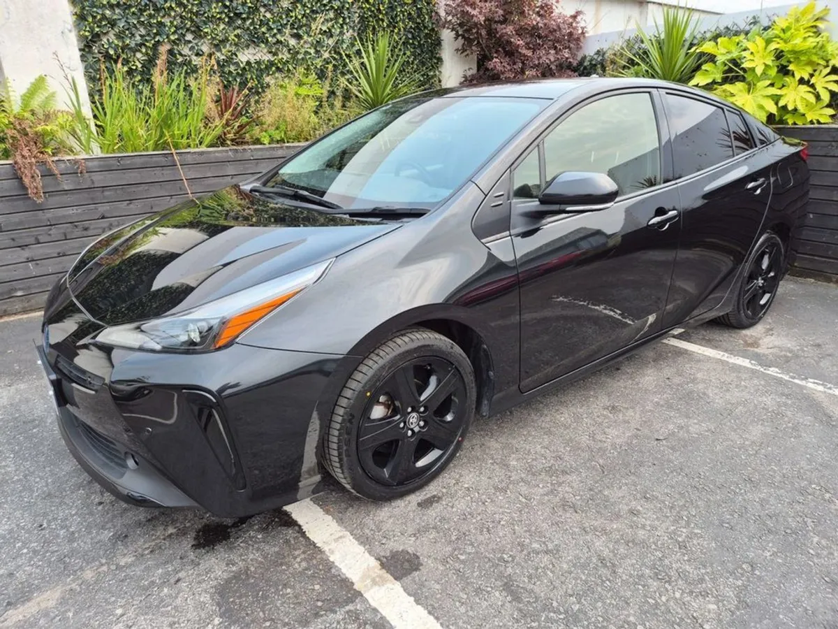 Toyota Prius 1.8 Hybrid / S Touring Black Edition - Image 2