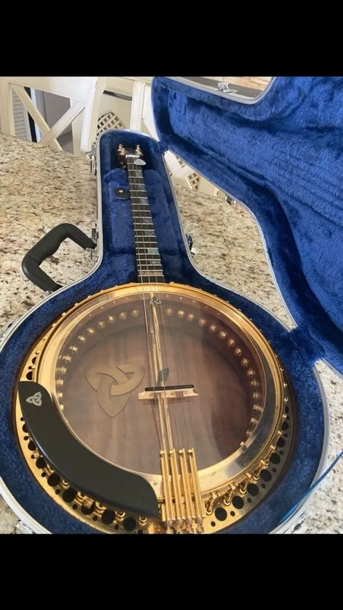 Emerald Paragon Banjo - Image 1