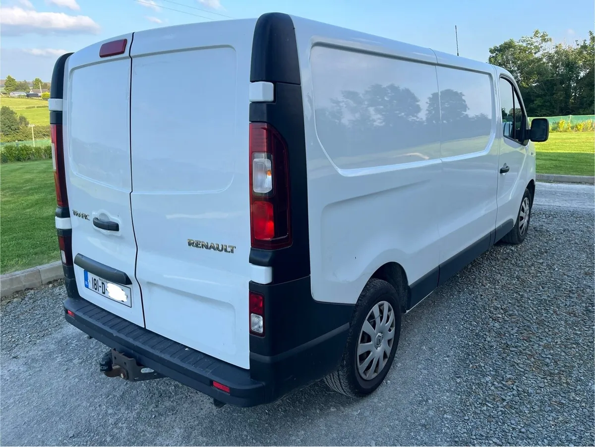 (181) Renault Trafic Business Model 2018 - Image 4