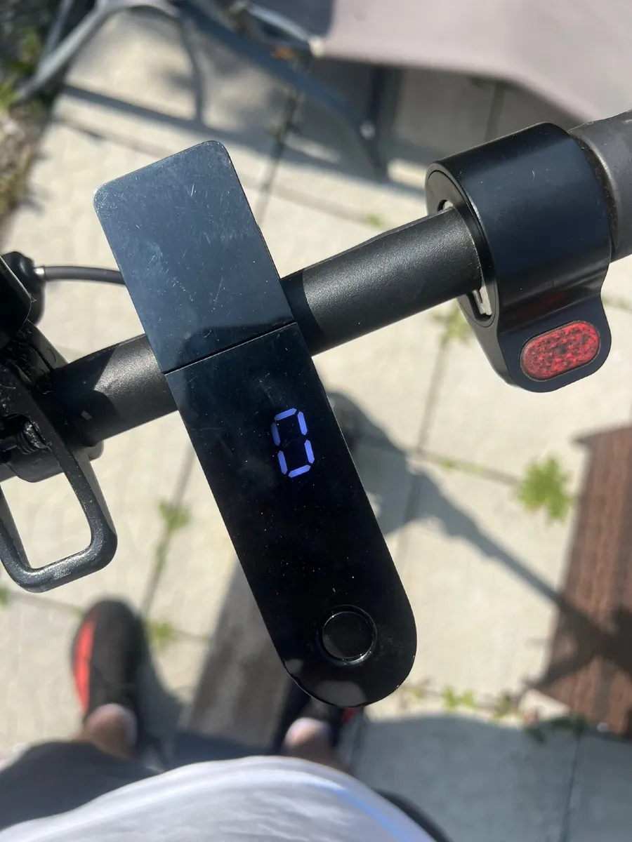 Electric scooter - Image 2