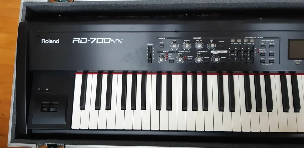 Roland 700nx  Piano Keyboard - Image 4