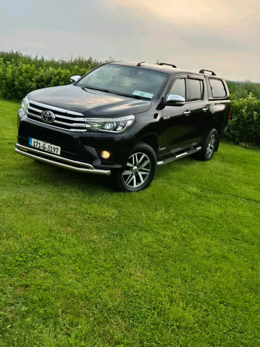 2017 Toyota Hilux Invincible 2.4 D4D No Vat - Image 1
