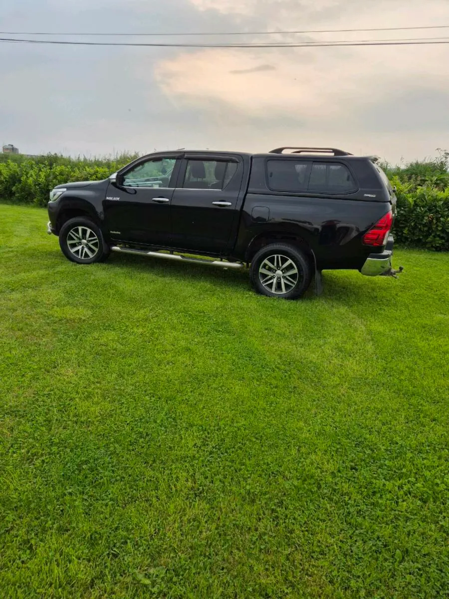 2017 Toyota Hilux Invincible 2.4 D4D No Vat - Image 3