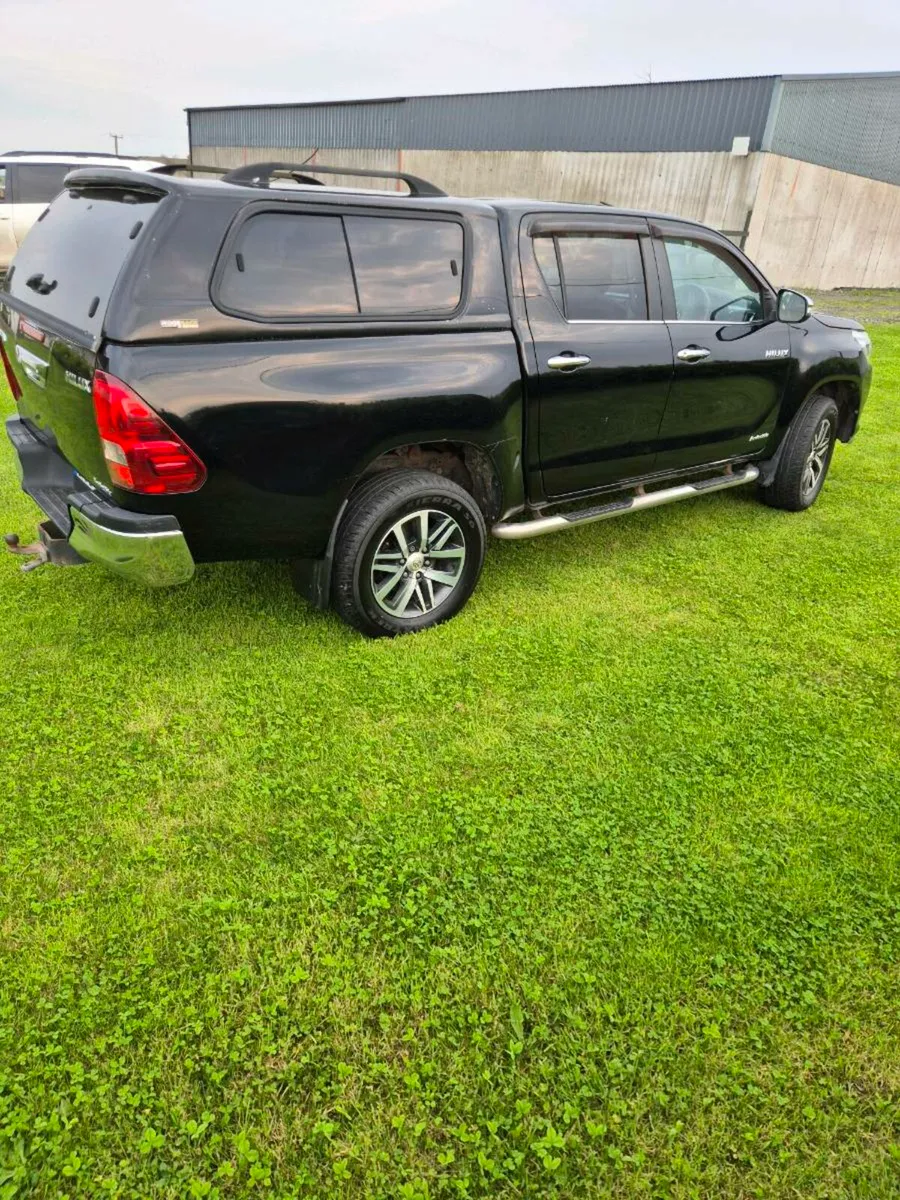 2017 Toyota Hilux Invincible 2.4 D4D No Vat - Image 4