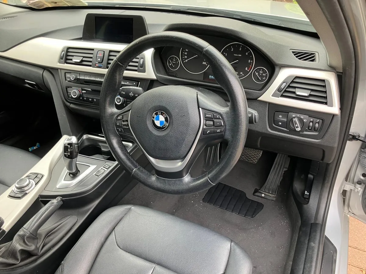 BMW 318D - Image 2