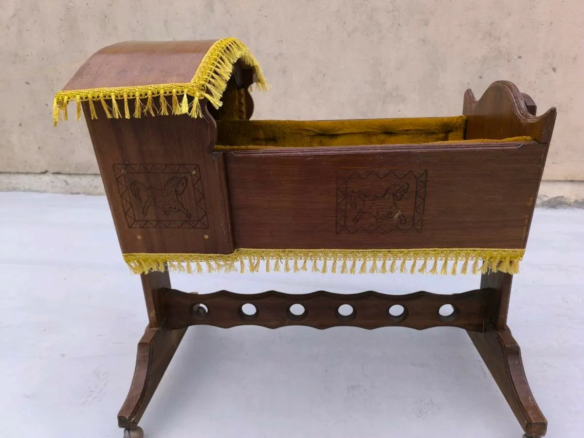 Antique oak cradle - Image 1