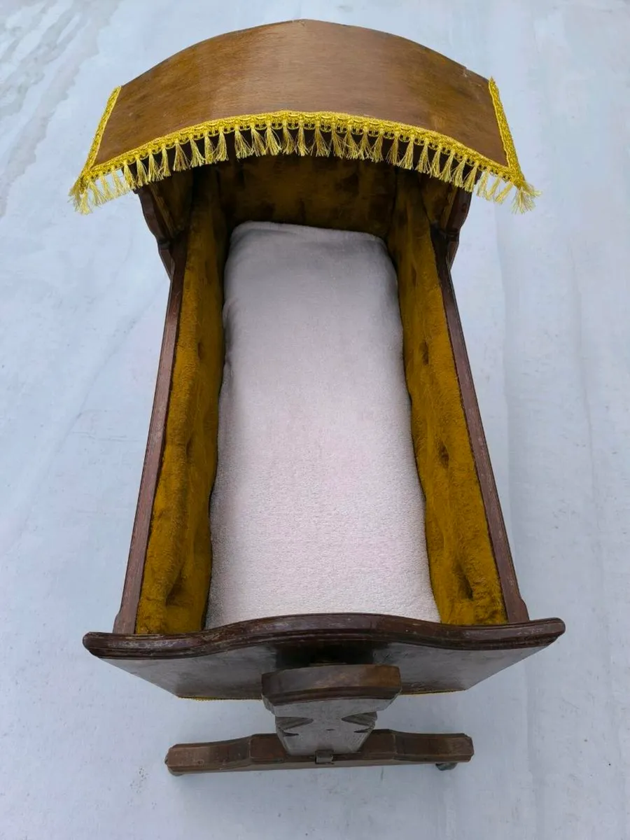 Antique oak cradle - Image 2