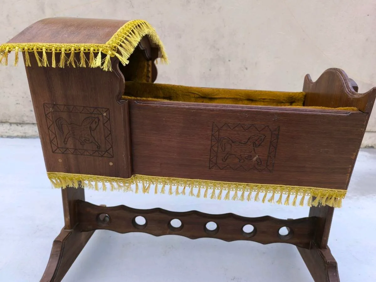 Antique oak cradle - Image 3